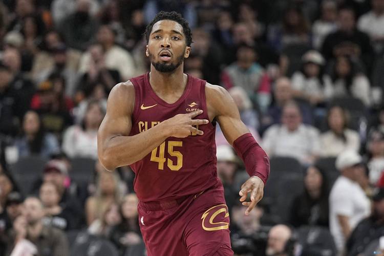 爵士力克黄蜂,米切尔狂砍35分! 爵士力克黄蜂,米切尔狂砍35分!