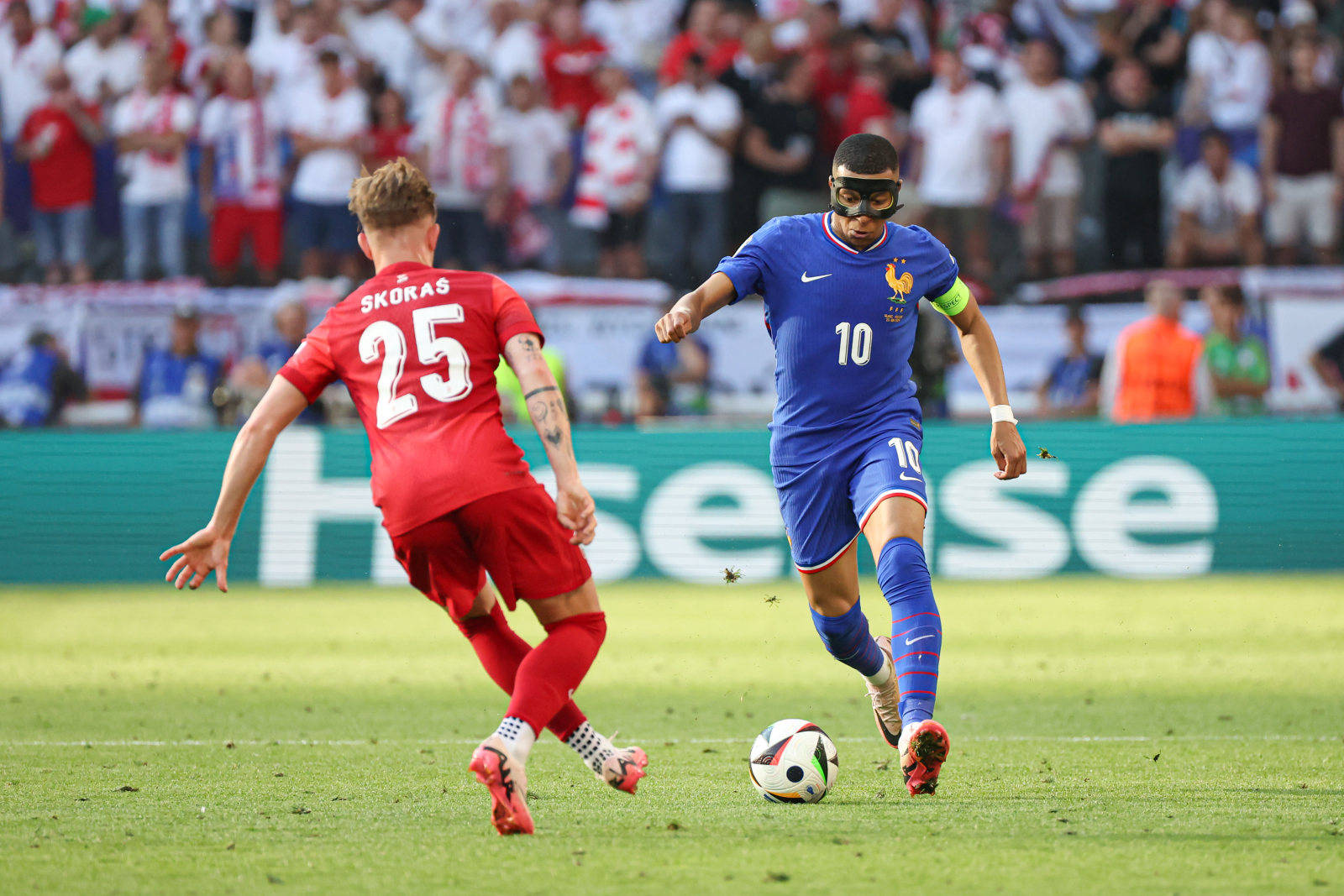 波兰碾压莱比锡红牛，姆巴佩统治全场的简单介绍