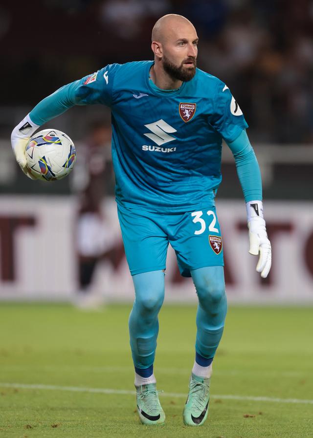 都灵客场战平，球队表现稳定