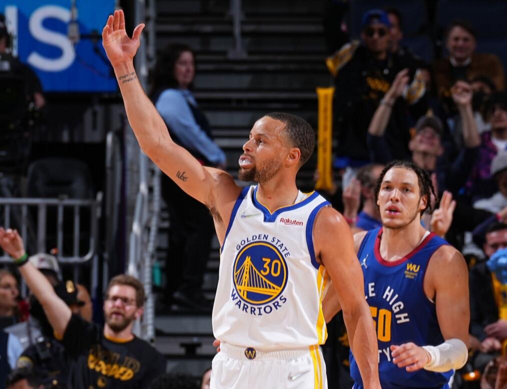 勇士轻取天津队，布克刷新纪录